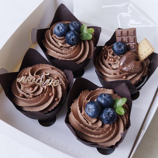 Коробочка из 4 шоколадных капкейков