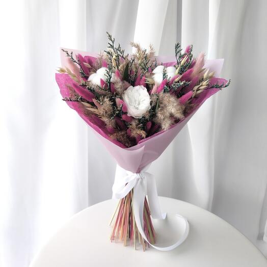 Букет из стабилизированной розы и сухоцветов