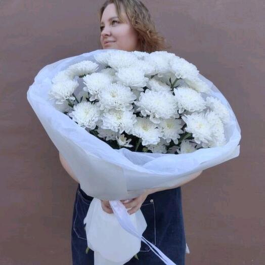 Букет из белых хризантем, который не хочется выпускать из рук