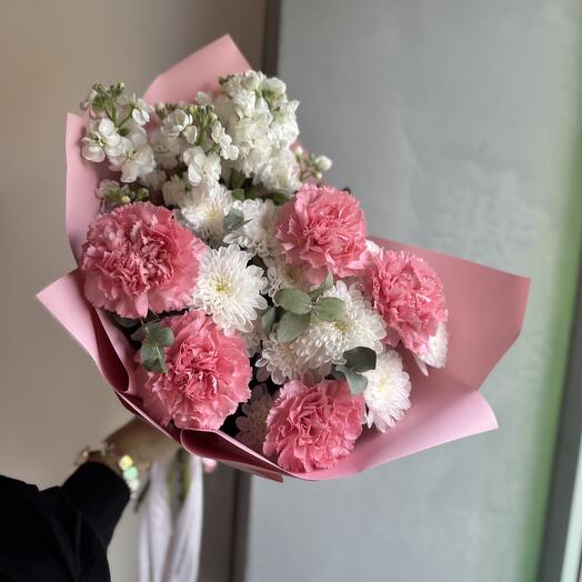 Букет из диантусов, хризантемы и маттиолы 💕