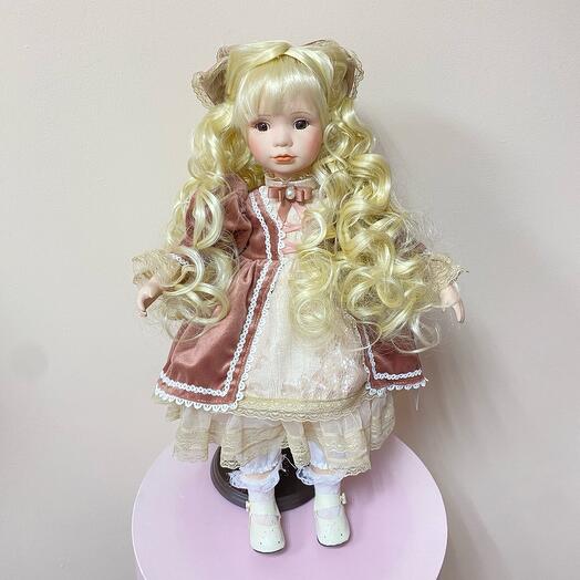 Кукла из фарфора коллекционная