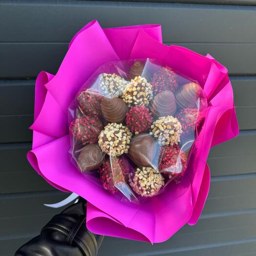 Букет клубника в молочном шоколаде
