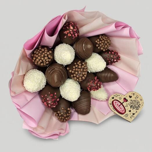 Букет 17 клубник в шоколаде арт. 4010