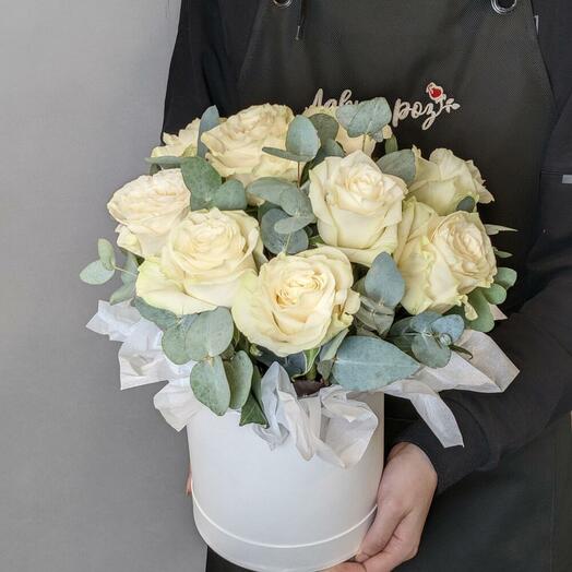 Цветы в коробке белая роза