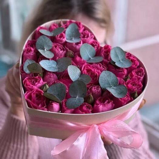Rosas de peonía de arbusto Misty Bubbles con eucalipto fragante en el corazón
