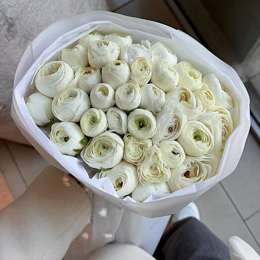 Белые ранункулюсы