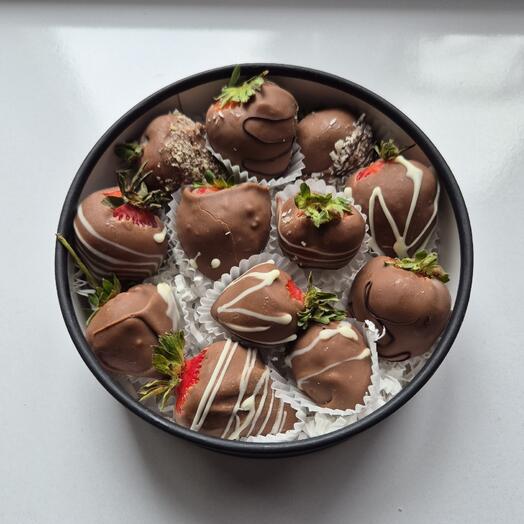 Клубника в шоколаде "Ты круче, чем Бэмен"