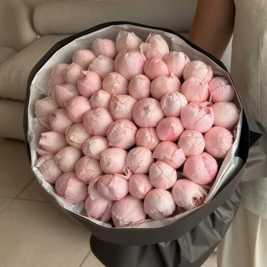 Розовые пионы