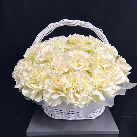 Корзина с французскими розами