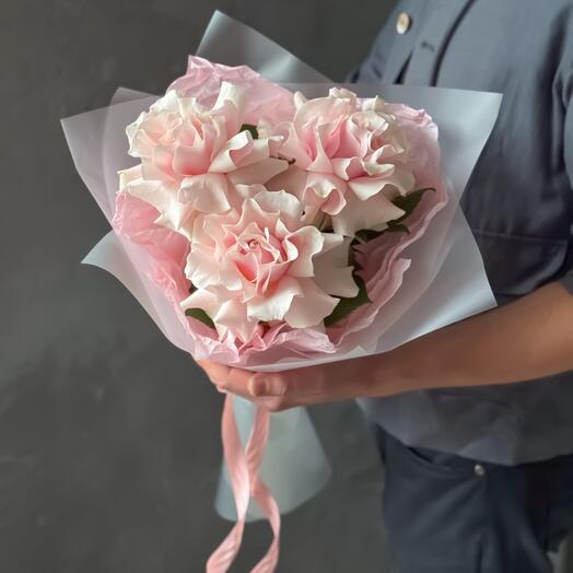 Нежный монобукет с французскими розами 3 шт