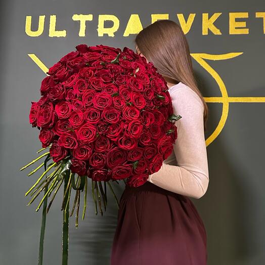 Букет из 101 розы в оттенке Рэд Наоми