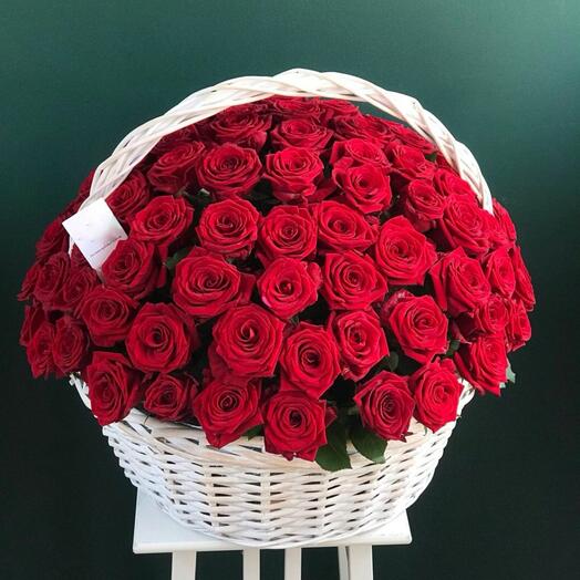 Корзина с красными розами 51шт