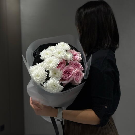 Букет хризантем и сортовых роз S