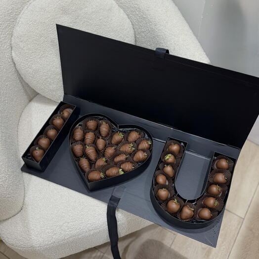 Клубника в шоколаде в подарочной коробке