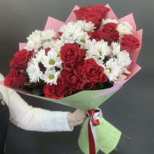 Красная кустовая Роза