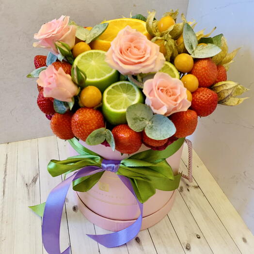 Букет «Фруктовый с розами»
