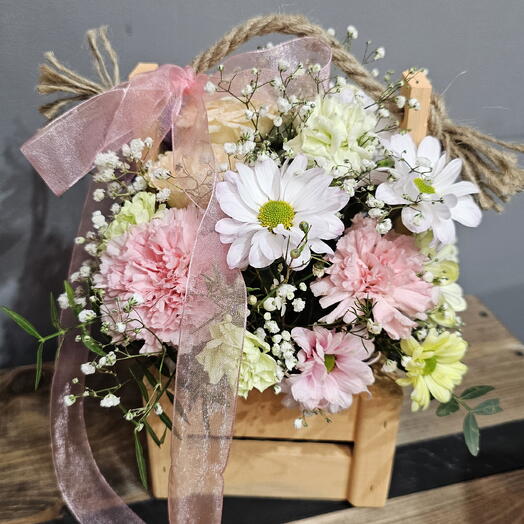 Нежный ящик с цветами