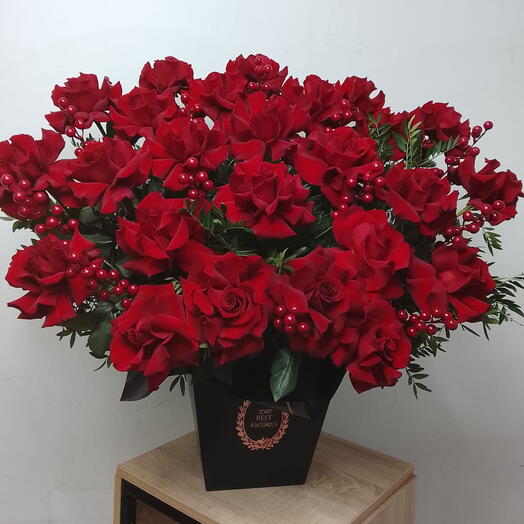 Розы французские сорт Эксплоер в коробке