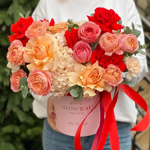 Rouge Peche — премиальная цветочная композиция с французскими розами в коробке