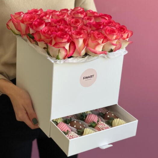 Цветочная шкатулка с клубникой в шоколаде -Джумелия-