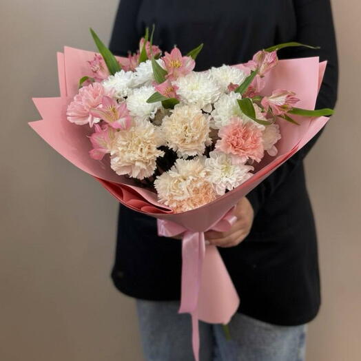 Комплимент 🌸 размер М букет с диантусами альстромерией и хризантемой