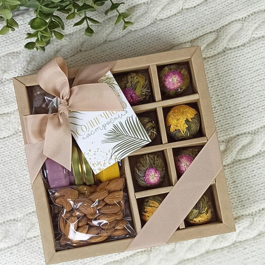 Подарочный набор: связанный чай, орехи,мед