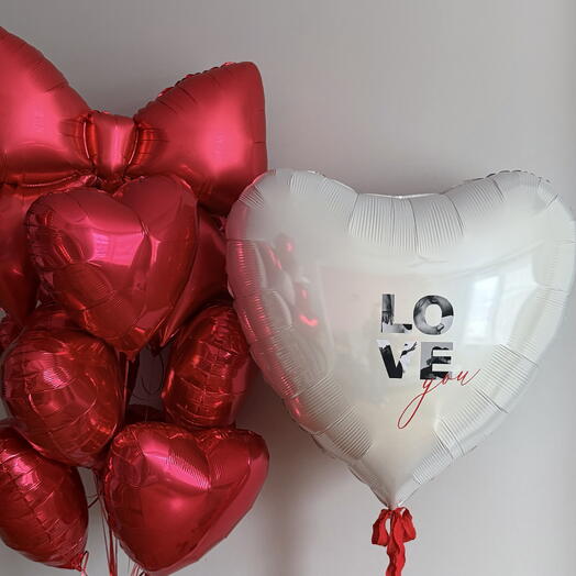 Сет с большим белым сердцем и красным бантом