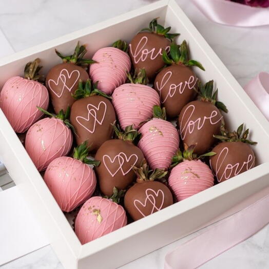Клубника в шоколаде "Love", 16 шт