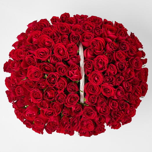 101 красная роза в корзинке
