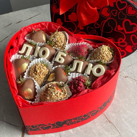 Сердце с клубникой Любовь