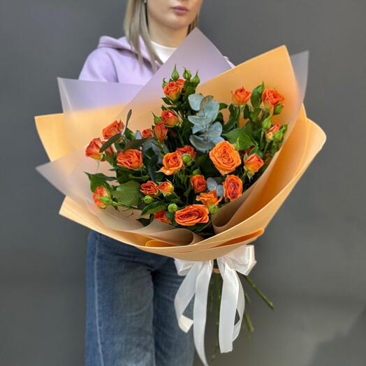 Букет из 5 кустовых Роз и Эвкалипта