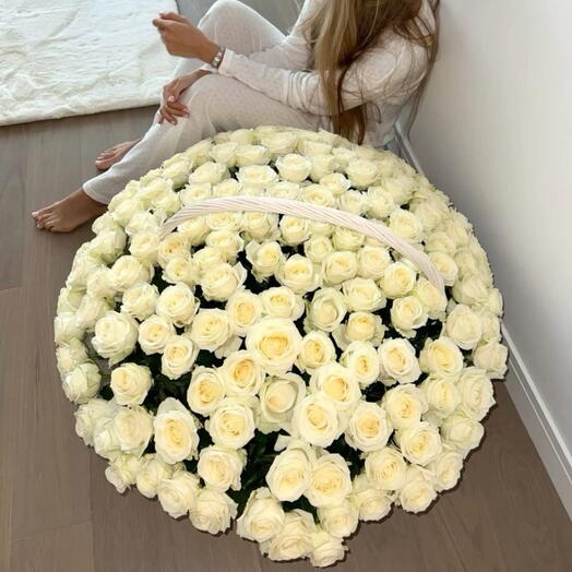 Корзина из 151 розы