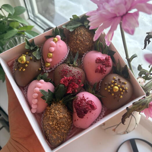 Клубника в шоколаде 9 шт малинка