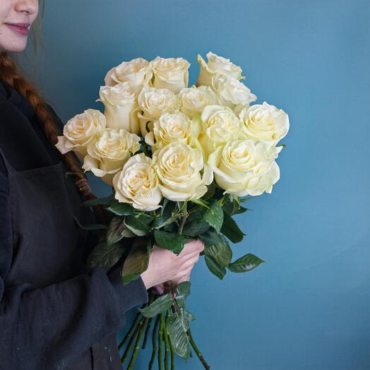 Белые розы под ленту 15 шт