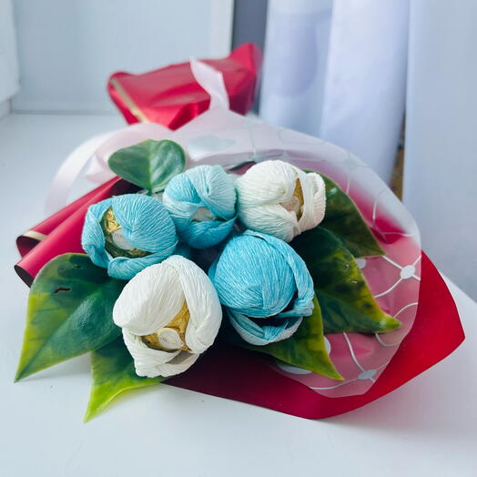 Тюльпаны с конфетами Ferrero внутри