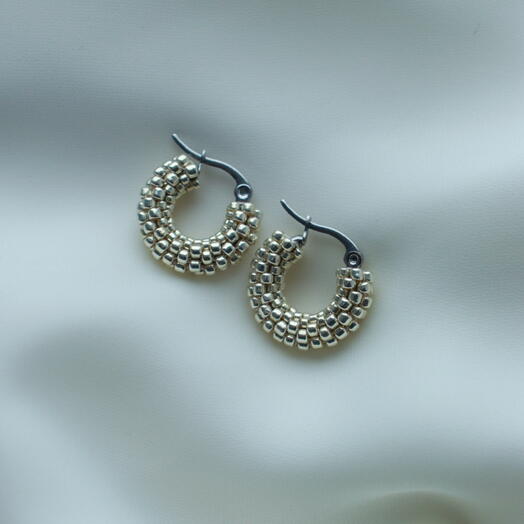 Серьги из ювелирного японского бисера