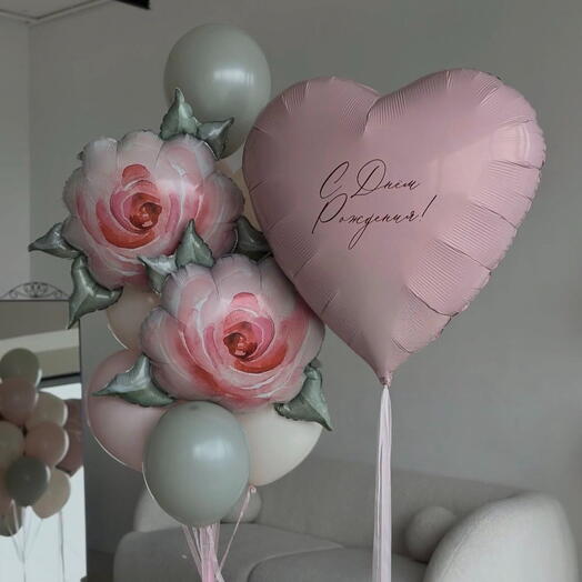 Связка красивых шаров для девушки на 8 марта