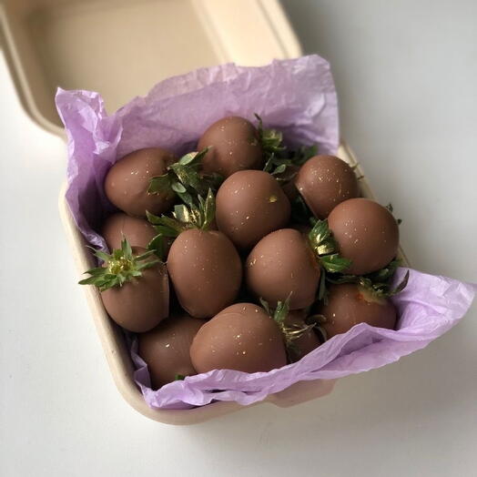 Клубника в бенто боксе