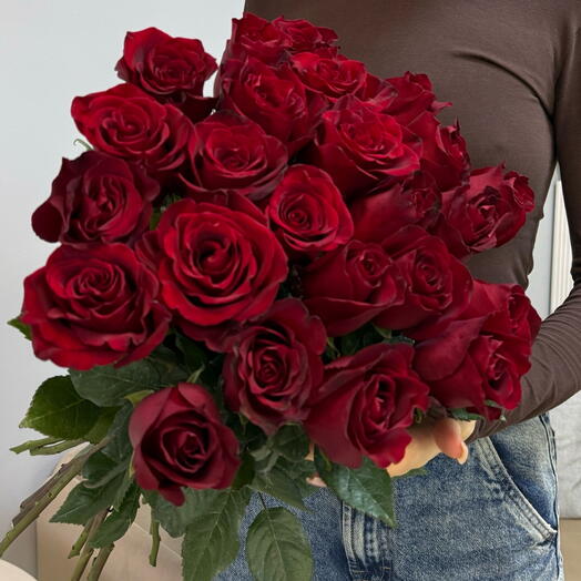 19 красных роз эквадор под ленту 🌹