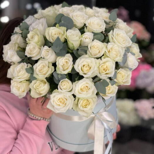 45 белая роза в коробке