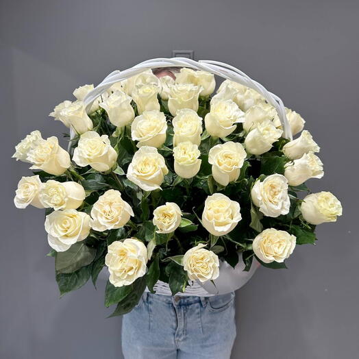 Корзина из 51 белой розы