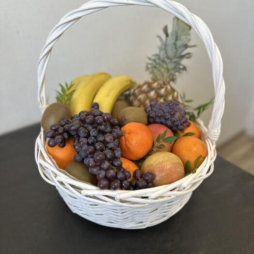 Корзина фруктов с Ананасом