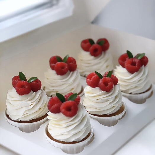 Ванильные капкейки 🧁 с кремом чиз с ягодами (малина )