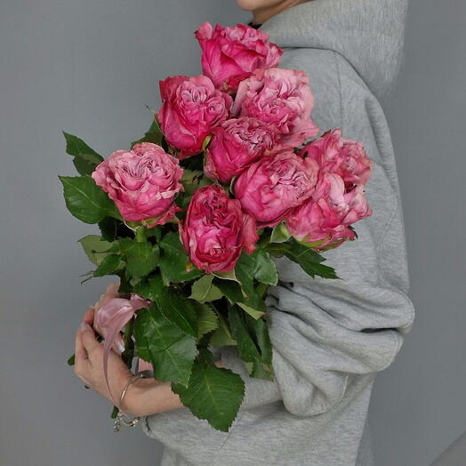 9 свекольных пионовидных роз под ленту 💗