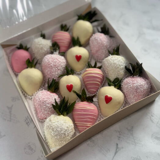 Клубника в шоколаде "Love" 16-20 ягод