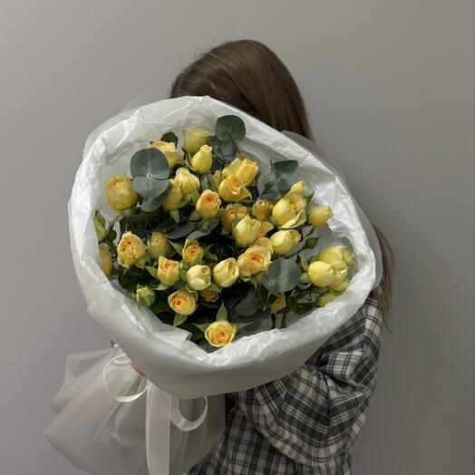 Букет кустовые розы желтые 💛