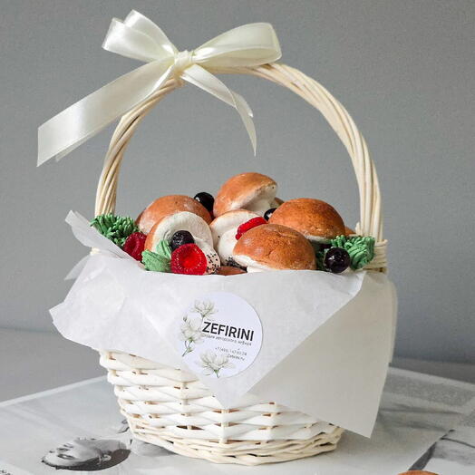 Корзина с грибами из зефира, 20 см