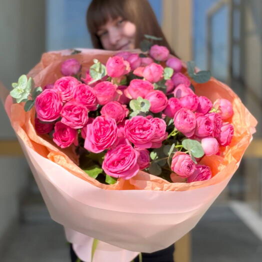 Букет 💗«малиновая роща»🌿 с яркой кустовой розой и душистым эвкалиптом