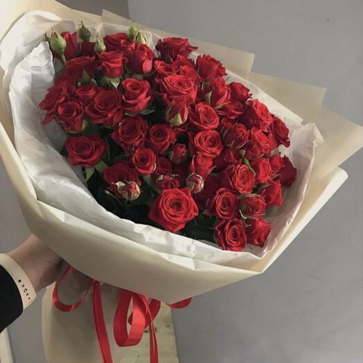 Красные розы кустовые