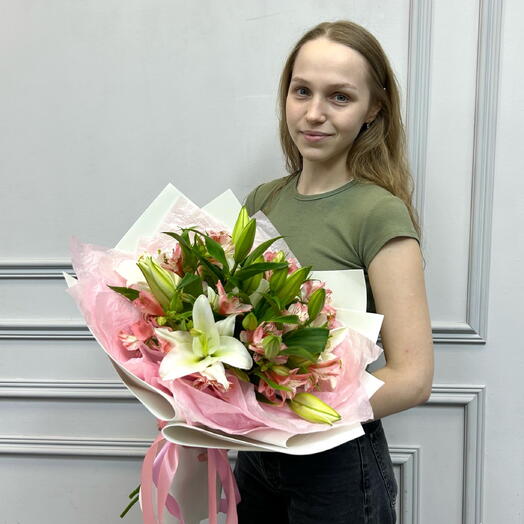 Букет с лилиями